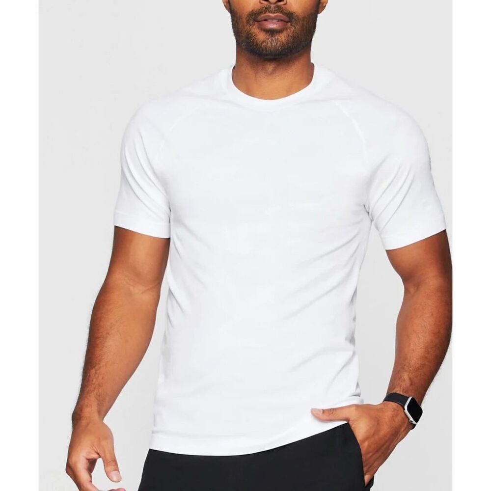 Men’s white Fabletics crewneck T-shirt, size large ￼